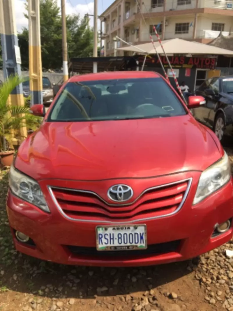 Toyota Camry   - 2011