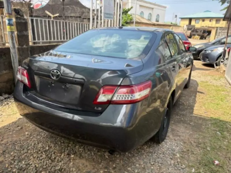 Toyota Camry   - 2011