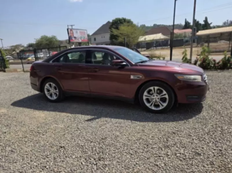 Ford Taurus   - 2015