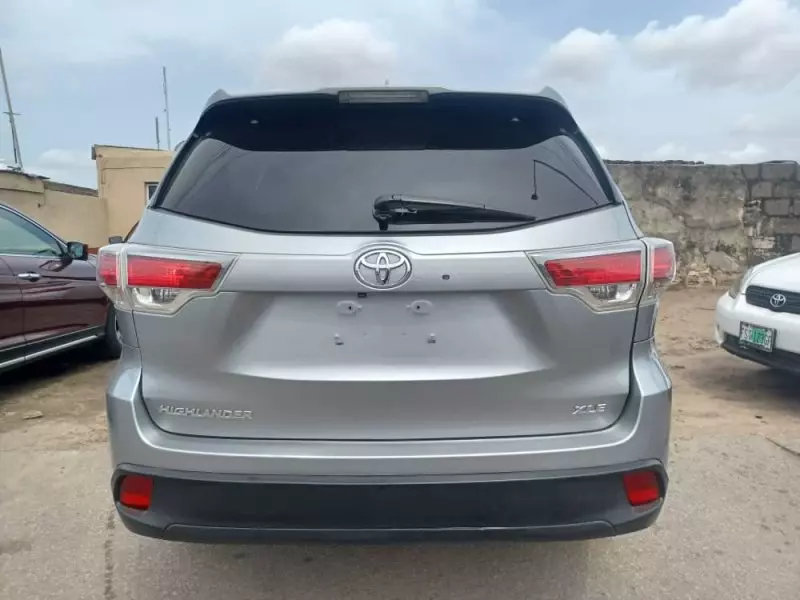 Toyota Highlander   - 2015