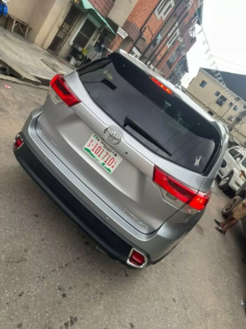 Toyota Highlander   - 2015