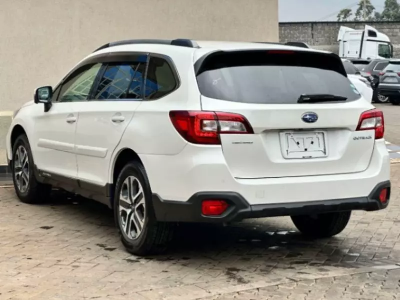 Subaru Outback   - 2019