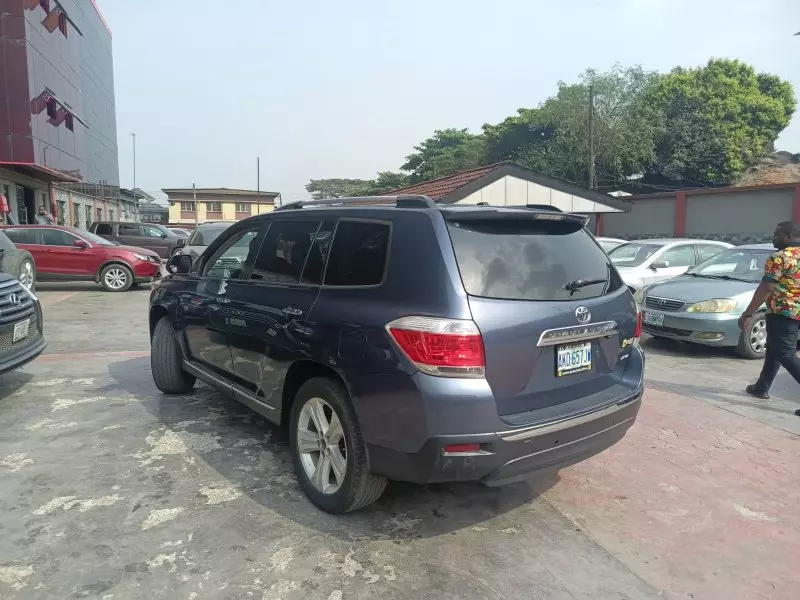 Toyota Highlander   - 2013
