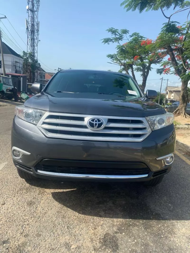 Toyota Highlander   - 2013