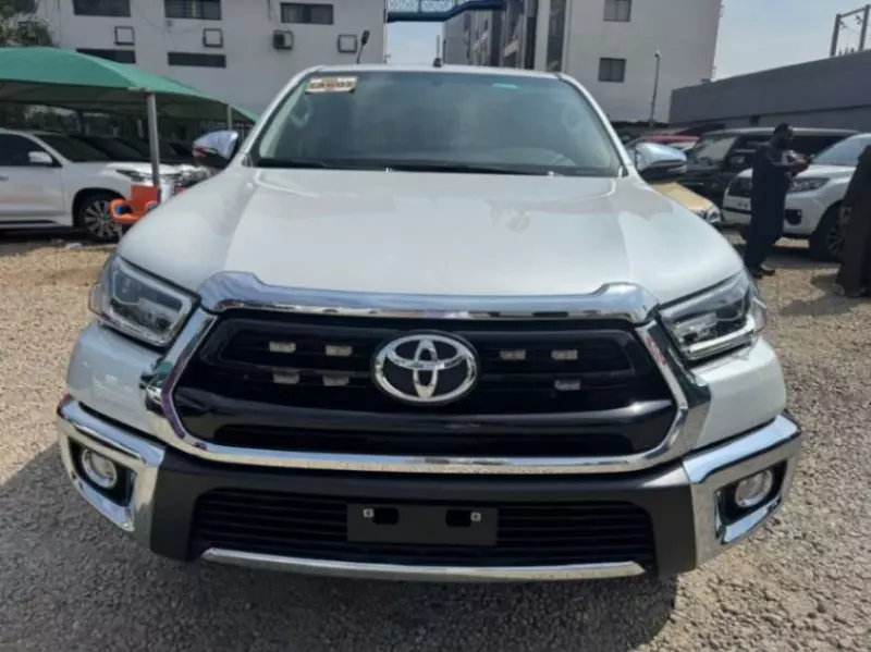Toyota Hilux   - 2023