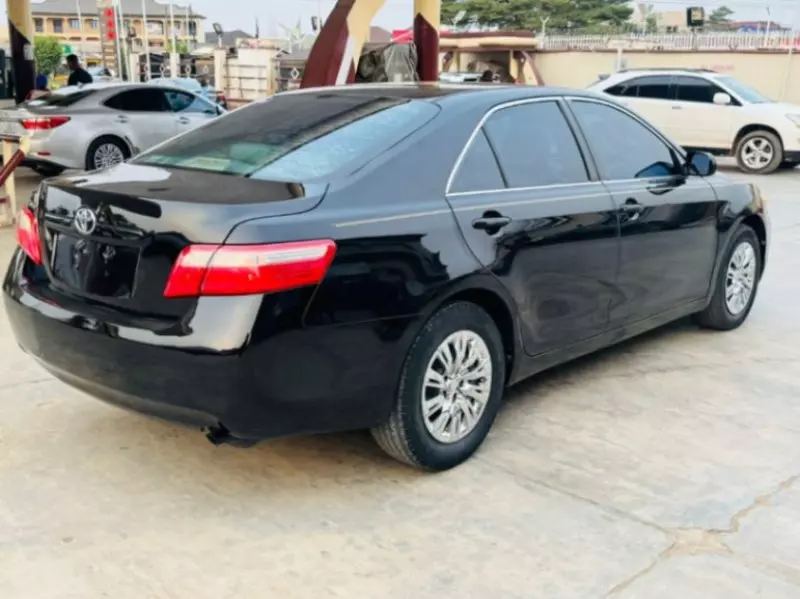 Toyota Camry   - 2009