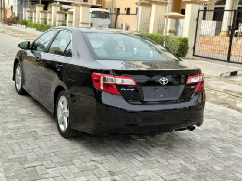 Toyota Camry   - 2014
