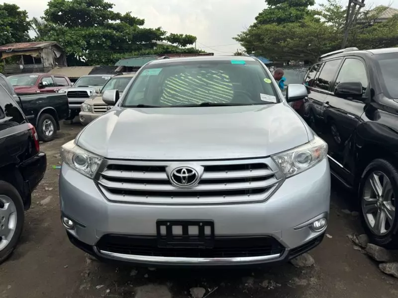 Toyota Highlander   - 2012