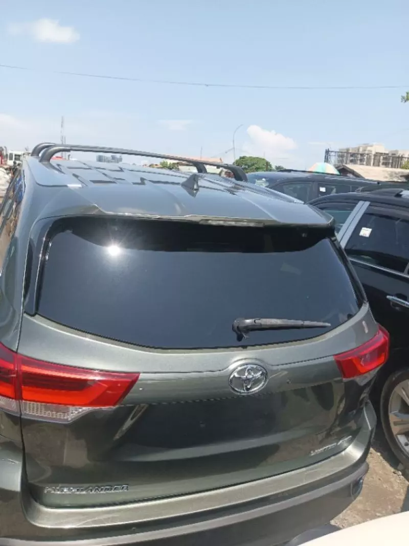 Toyota Highlander   - 2017