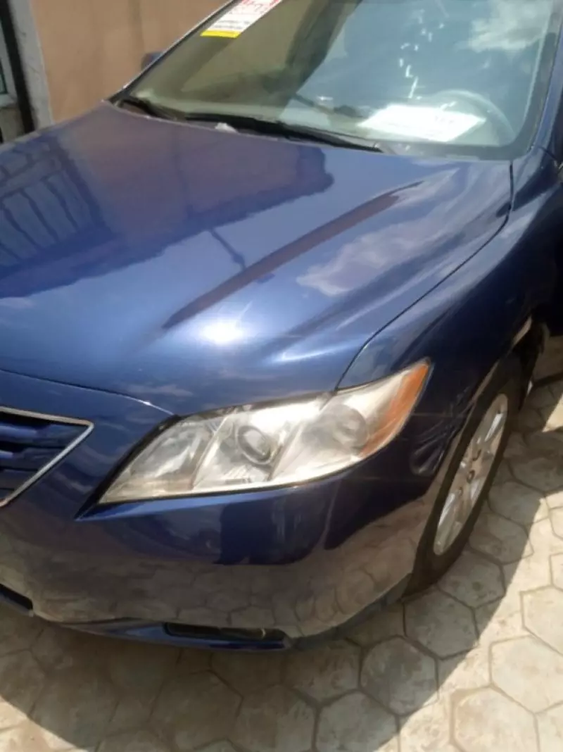 Toyota Camry   - 2009