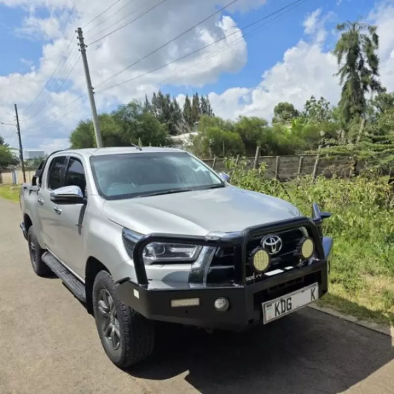 Toyota Hilux   - 2021