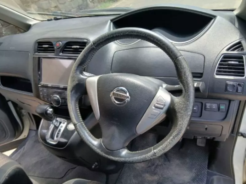 Nissan Serena   - 2014
