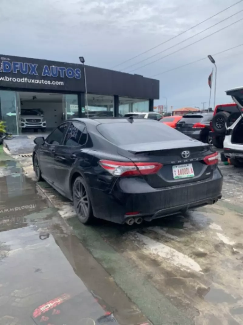 Toyota Camry   - 2018