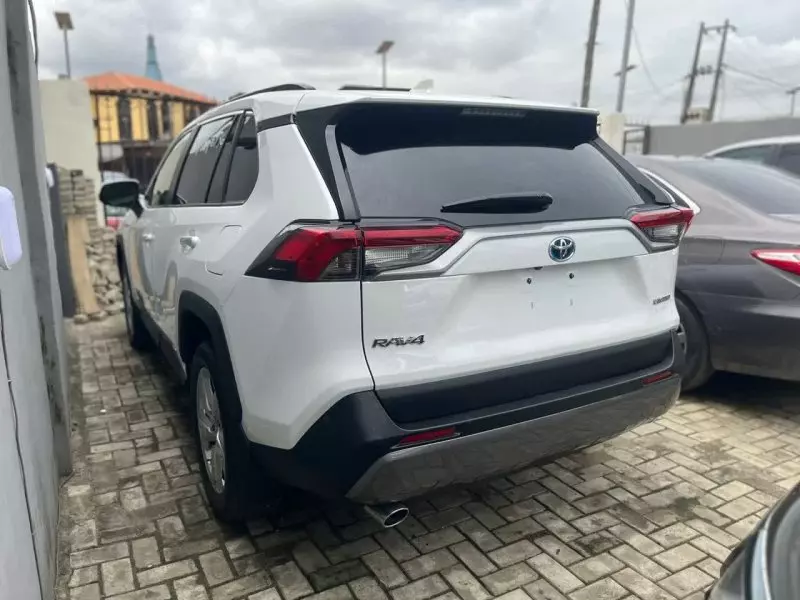 Toyota Rav 4 Hybrid   - 2019