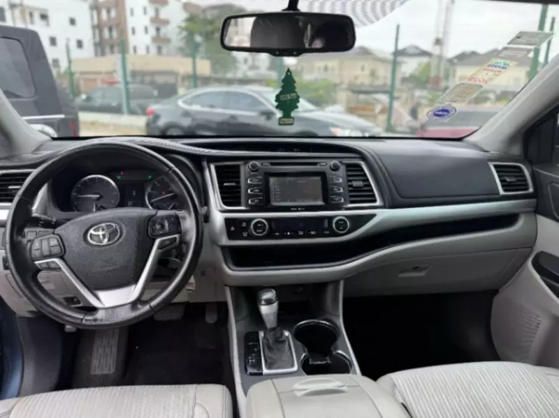 Toyota Highlander   - 2015