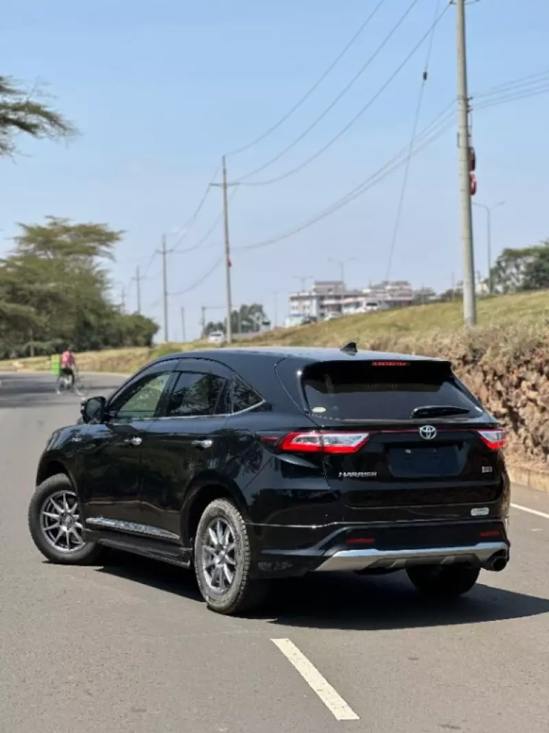 Toyota Harrier hybrid    - 2018