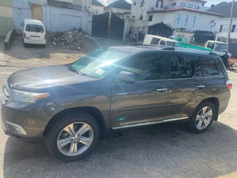 Toyota Highlander   - 2013