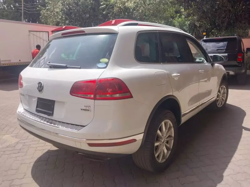 Volkswagen Touareg   - 2015