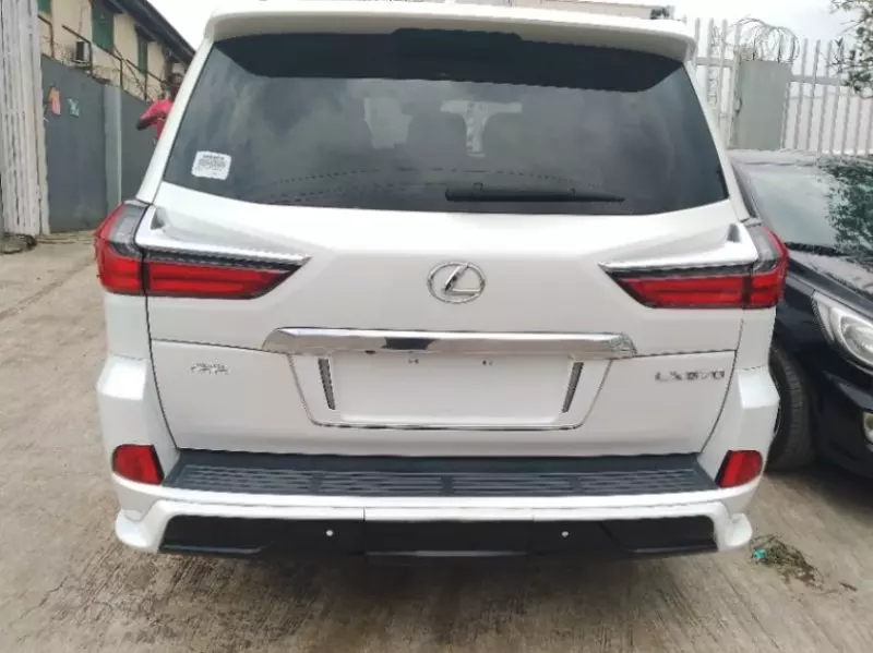 Lexus LX 570   - 2017