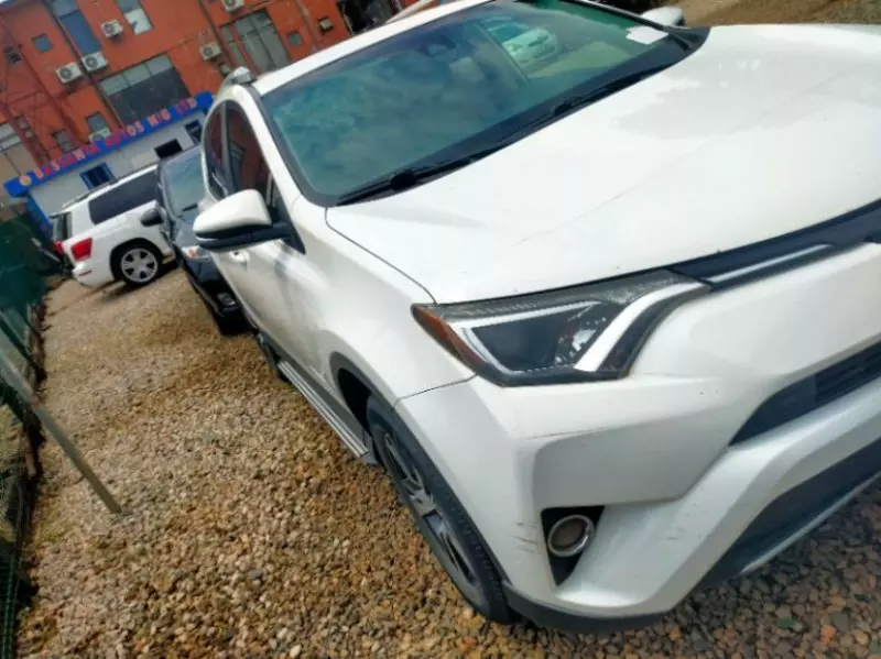 Toyota RAV 4   - 2017