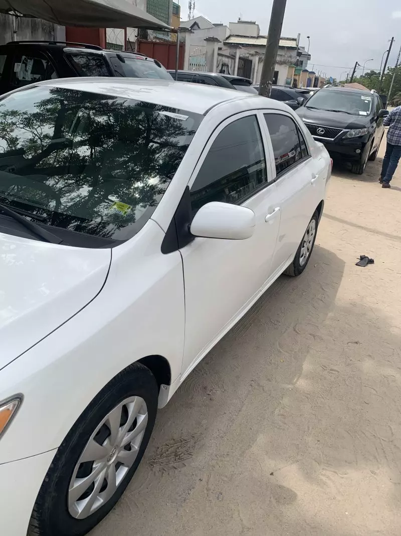 Toyota corolla   - 2009