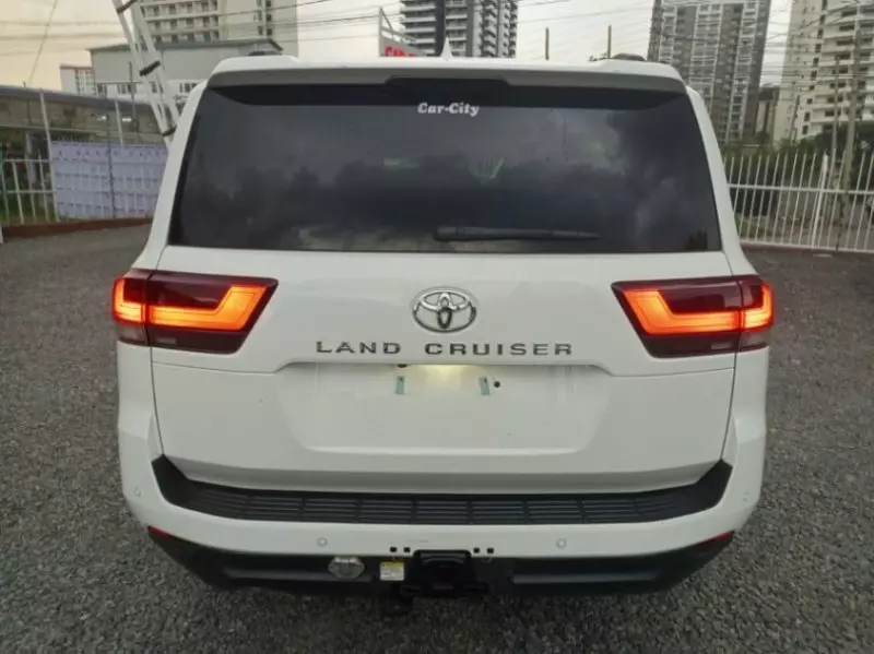 Toyota Landcruiser 300   - 2023