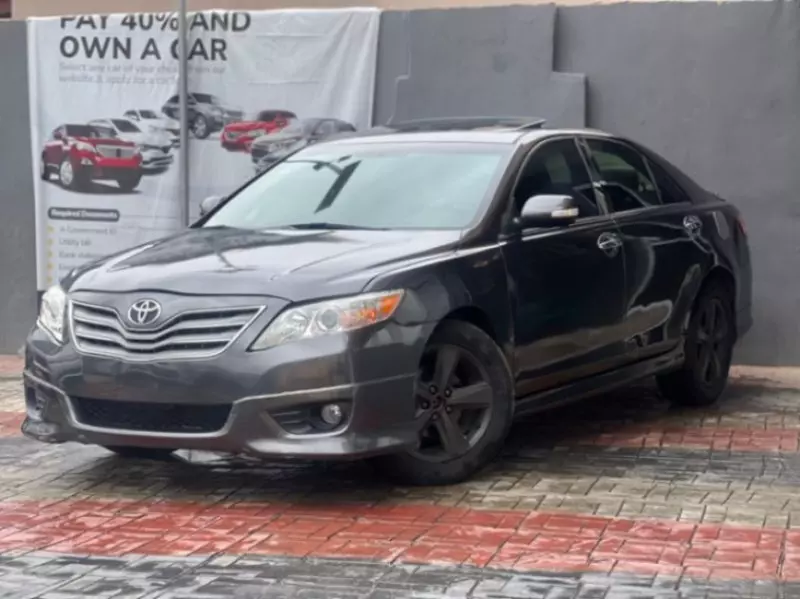 Toyota Camry   - 2010