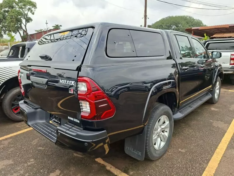 Toyota Hilux    - 2023