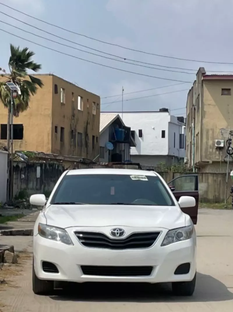 Toyota Camry   - 2010