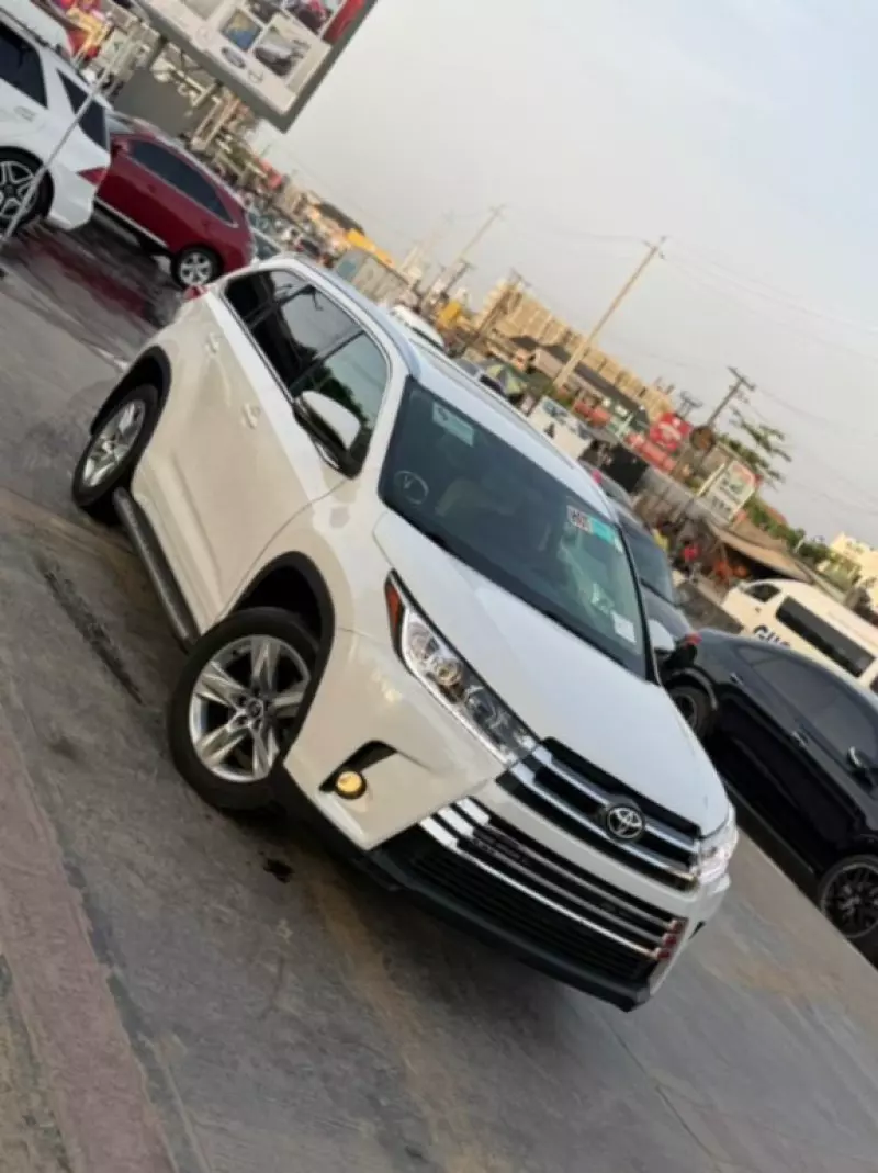 Toyota Highlander   - 2017