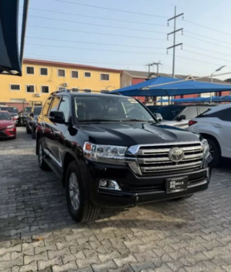 Toyota Landcruiser  V8   - 2016