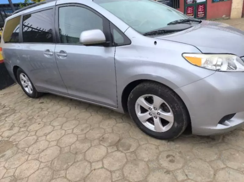 Toyota Sienna   - 2013