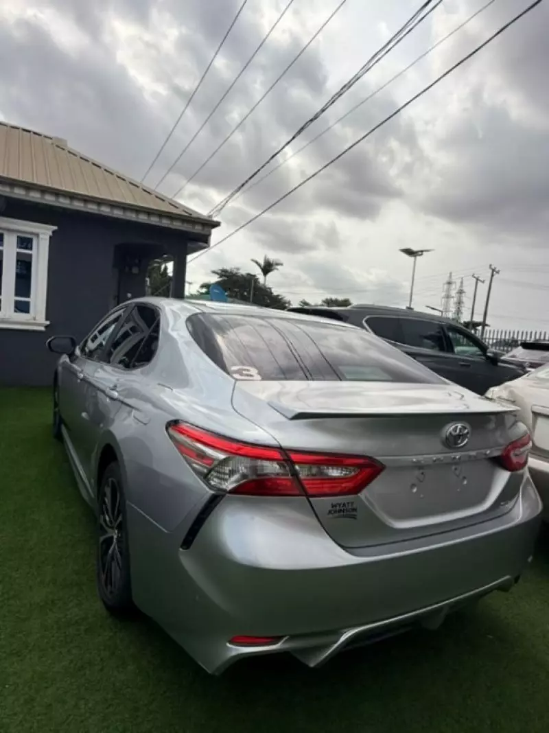 Toyota Camry   - 2018