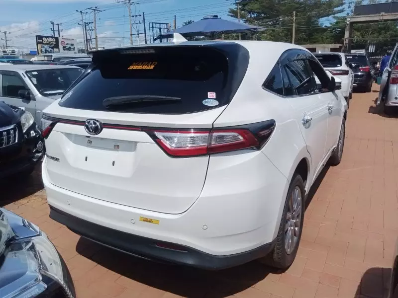 Toyota Harrier   - 2017