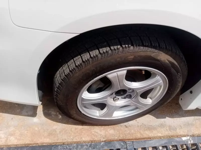 Toyota Noah   - 2012