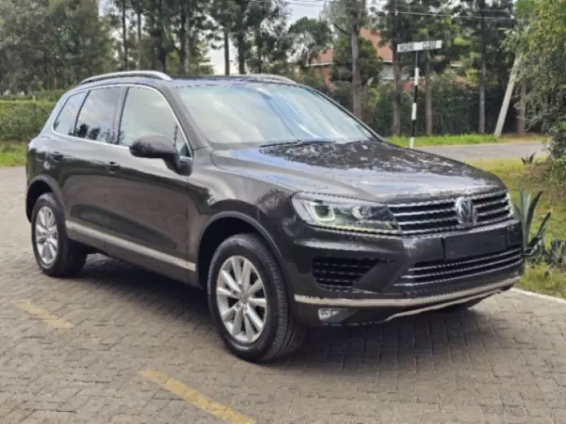 Volkswagen Touareg   - 2015