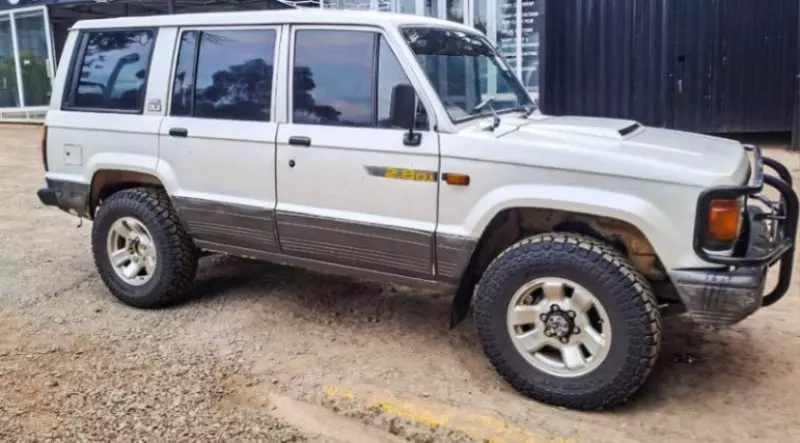 Isuzu Trooper   - 1990