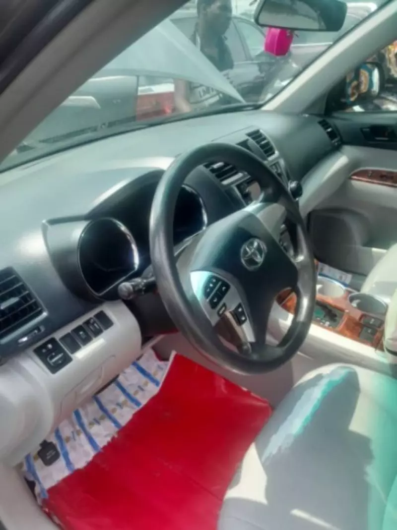 Toyota Highlander   - 2013