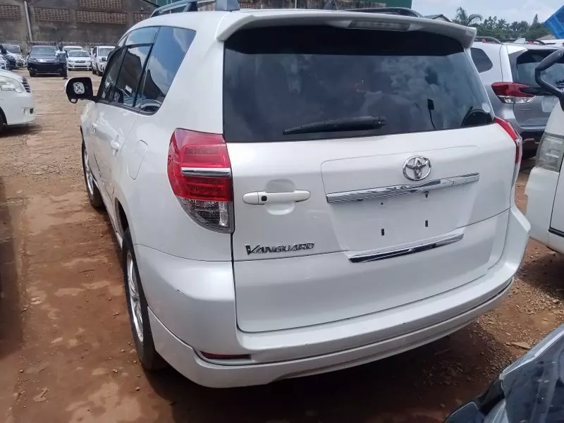 Toyota Vanguard    - 2011