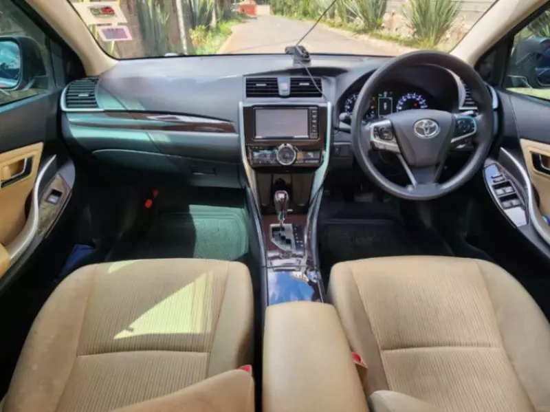Toyota Premio    - 2017