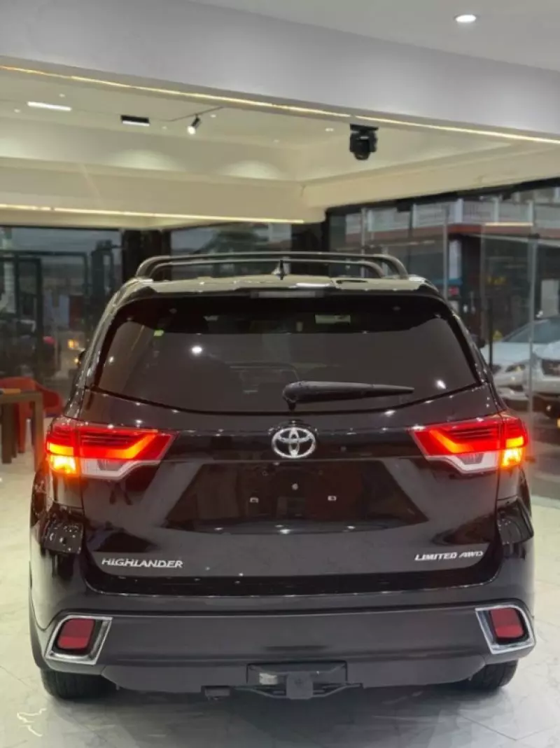 Toyota Highlander   - 2019