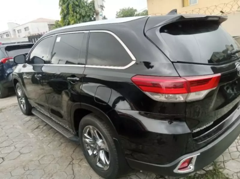 Toyota Highlander   - 2019