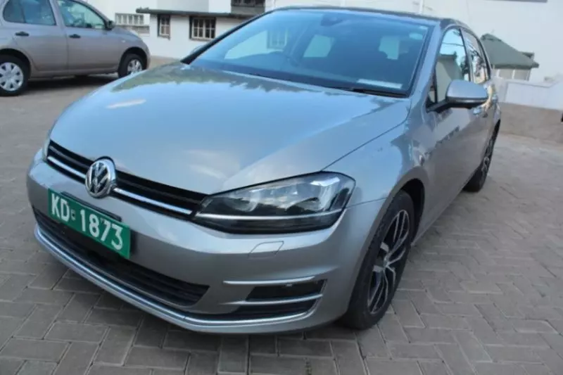 Volkswagen Golf   - 2017