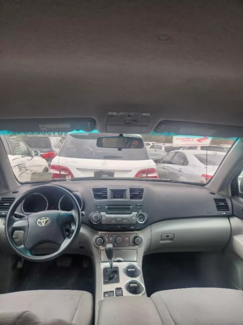 Toyota Highlander   - 2012
