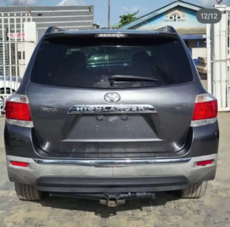 Toyota Highlander   - 2012