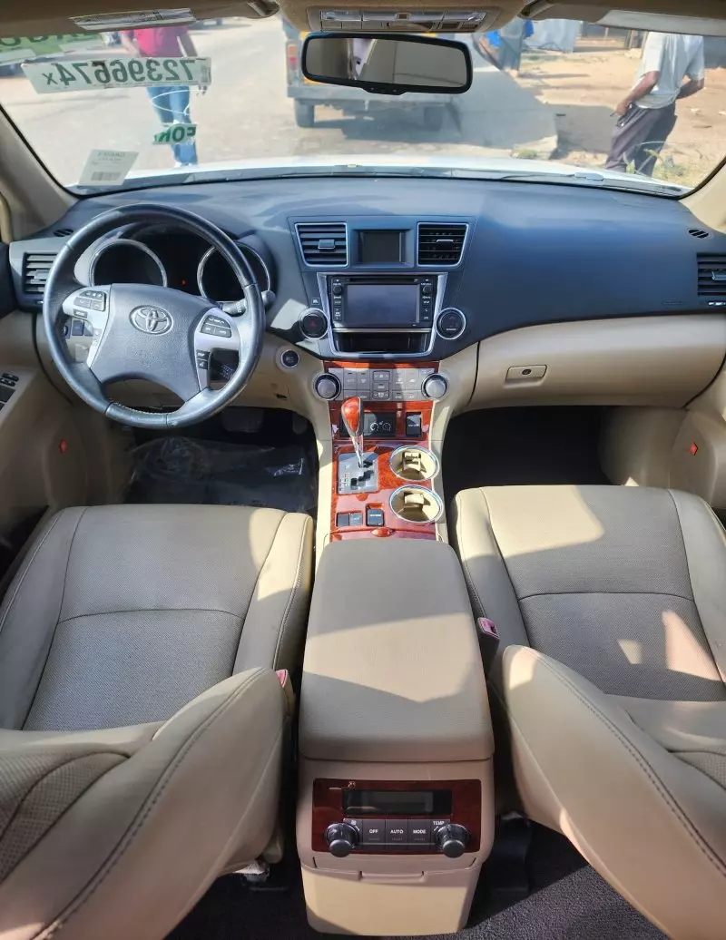 Toyota Highlander   - 2013
