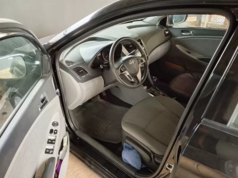 Hyundai Accent   - 2012