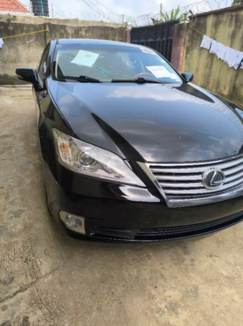 Lexus ES 350   - 2010