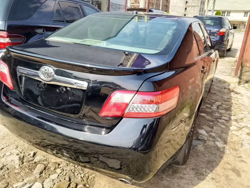 Toyota Camry   - 2011