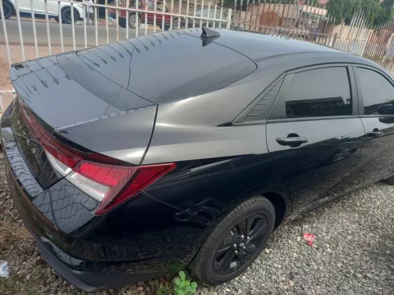 Hyundai Elantra   - 2021
